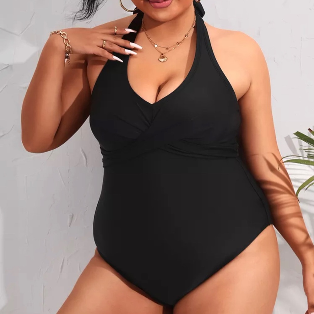 CUPSHE Twist Front Plus Size Swimsuit